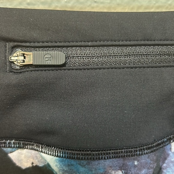 Lululemon Speed Up Short 2.5" Glacier Camo Starlight Multi / Black, size 10 NWOT - Picture 8 of 13